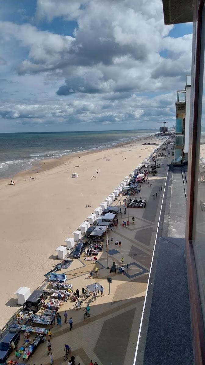 Lovely N° 9 Op Ieder Moment Een Prachtig Zeezicht & Zwembad Middelkerke Exterior photo